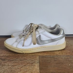 Nike Women's Size 8 Sneakers.